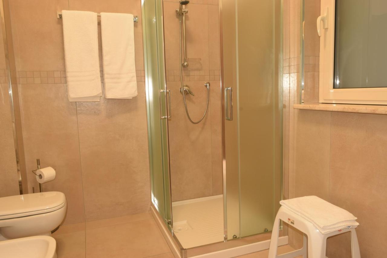 Casa Vacanze Lombardo 圣泰雷萨迪里瓦 外观 照片