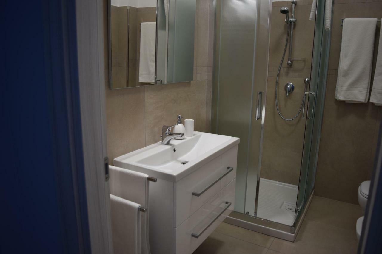 Casa Vacanze Lombardo 圣泰雷萨迪里瓦 外观 照片