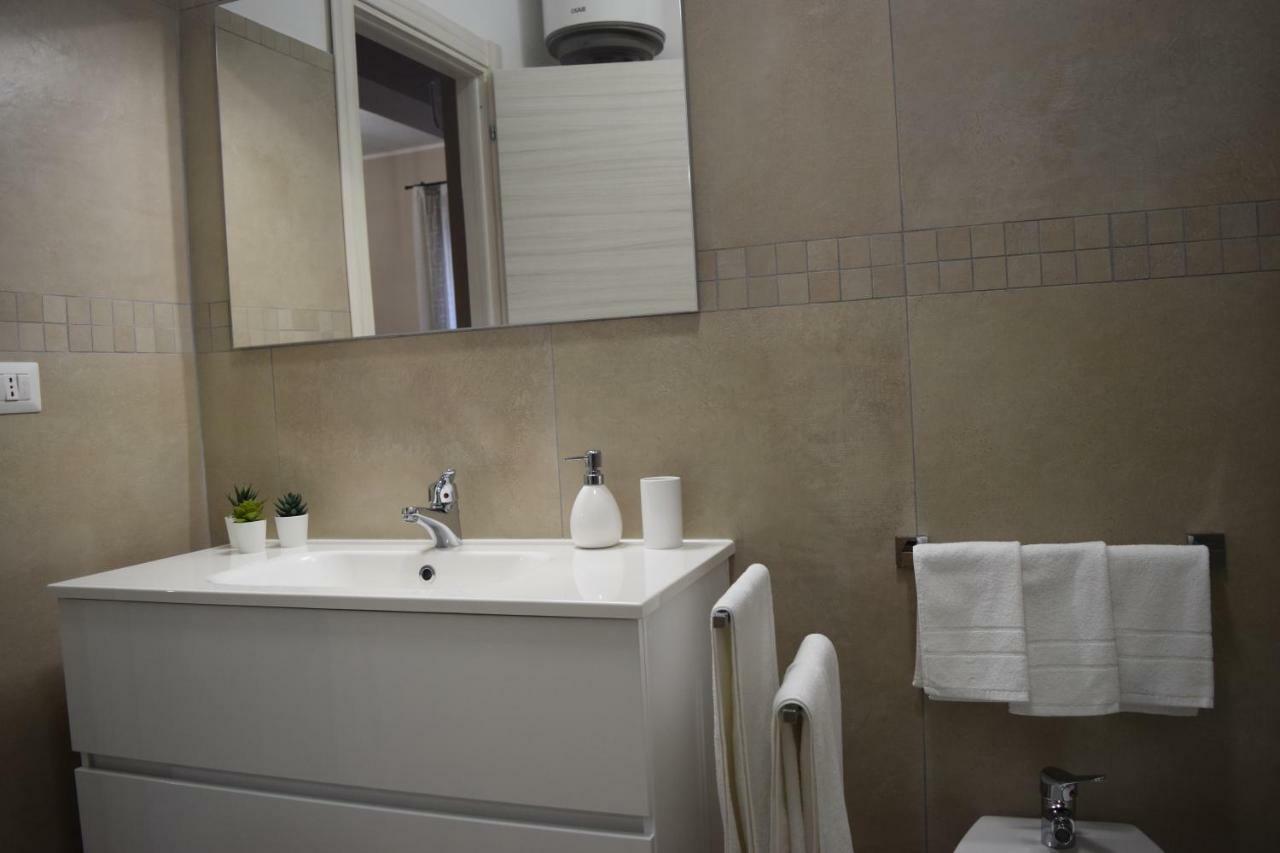 Casa Vacanze Lombardo 圣泰雷萨迪里瓦 外观 照片